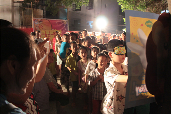 在中秋節(jié)來臨之際，為進(jìn)一步拓展&ldquo;雙報到&rdquo;活動，踐行&ldquo;兩學(xué)一做&rdquo;學(xué)習(xí)教育，關(guān)愛社區(qū)職工群眾，營造歡樂祥和的節(jié)日氛圍，梧州市