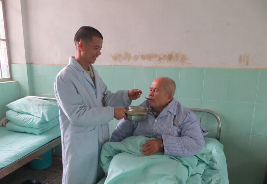 10余年不舍晝夜守護(hù)精神病患