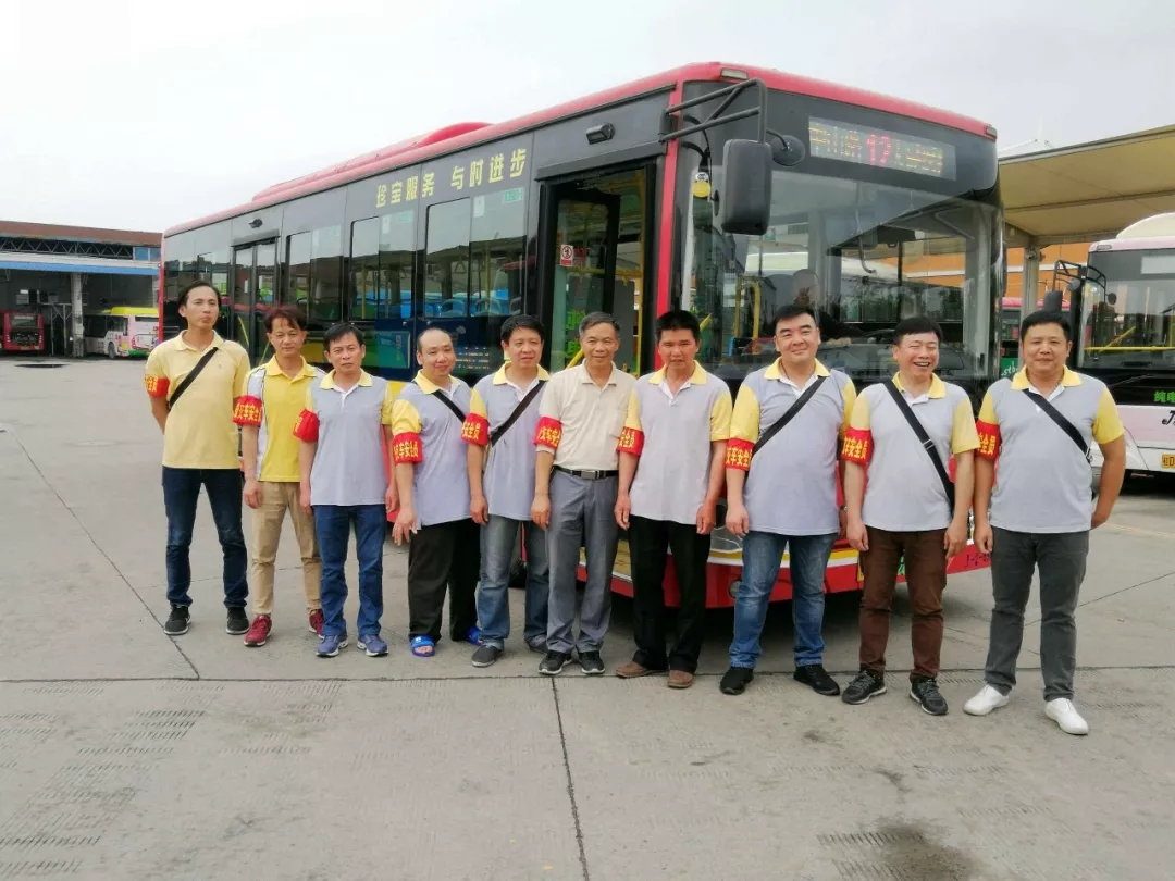 你坐過12路公交車嗎？為你服務的是“全國工人先鋒號”哦