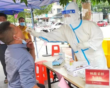 【“工”同抗疫 “會”聚力量】白衣執(zhí)甲，勇往直前！我市醫(yī)護人員奮戰(zhàn)在核酸采篩一線
