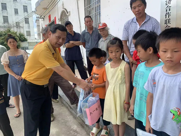 “六一”慰問 情暖童心丨梧州市總工會開展“六一”兒童節(jié)系列慰問活動(dòng)