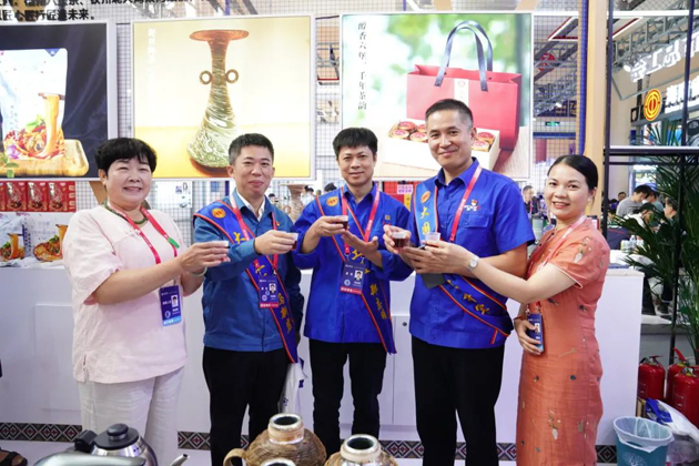 梧茶飄香展魅力，技能創(chuàng)新眾人捧丨梧州六堡茶亮相第二屆大國工匠創(chuàng)新交流大會