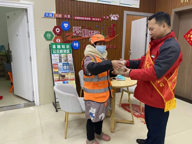 冬至團(tuán)圓日，工會(huì)服務(wù)暖心間