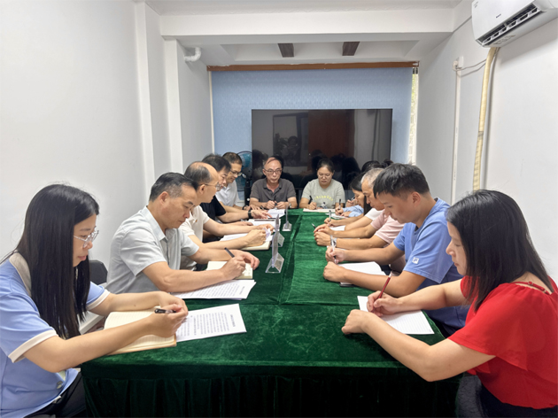 市總工會調(diào)研組到萬秀區(qū)、長洲總工會指導交流工會工作