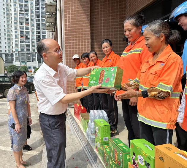 情系一線 關愛職工｜梧州市總工會持續(xù)開展送清涼慰問活動