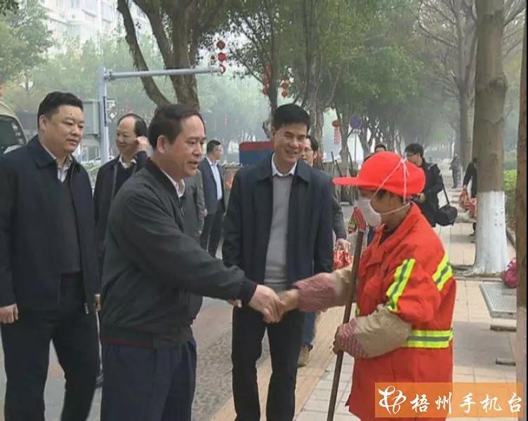 全桂壽大年初一看望慰問堅(jiān)守崗位一線的勞動者