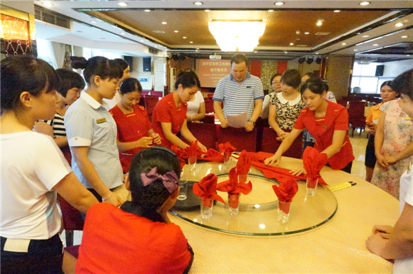 學習折杯花 潘品秀攝.JPG